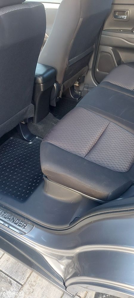 Mitsubishi Outlander - 16