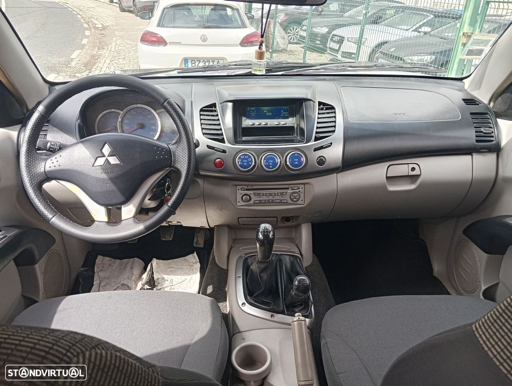 Mitsubishi L200 2.5 DI-D CD Invite AC 4WD - 13