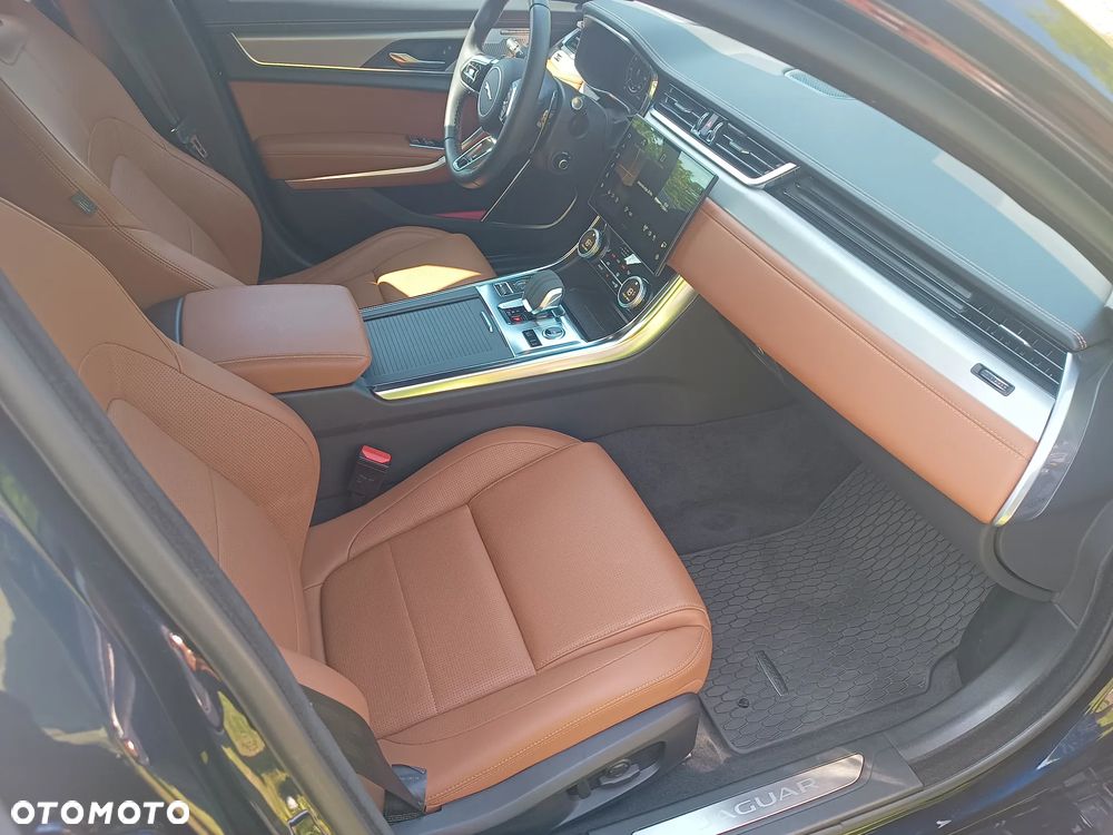 Jaguar XF P250 R-Dynamic SE - 12