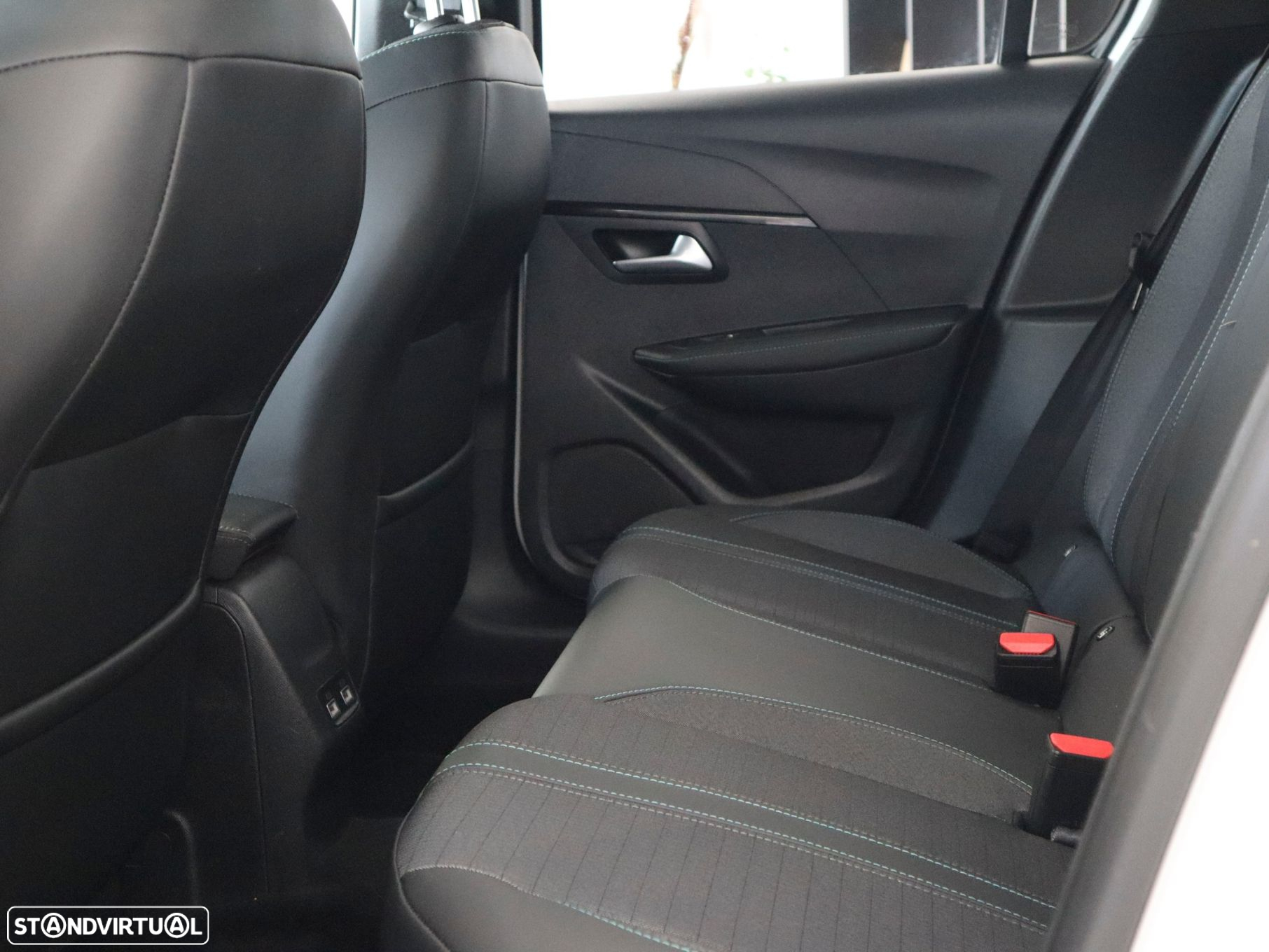 Peugeot e-208 - 16