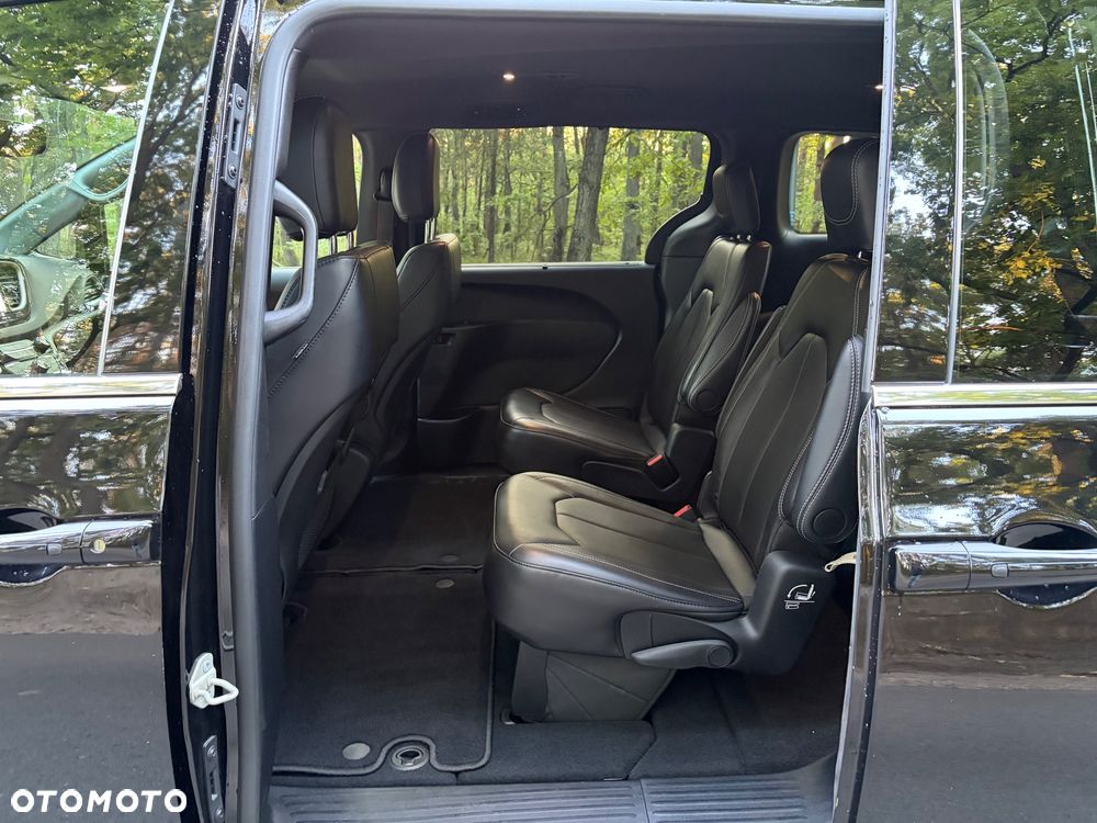 Chrysler Pacifica - 24