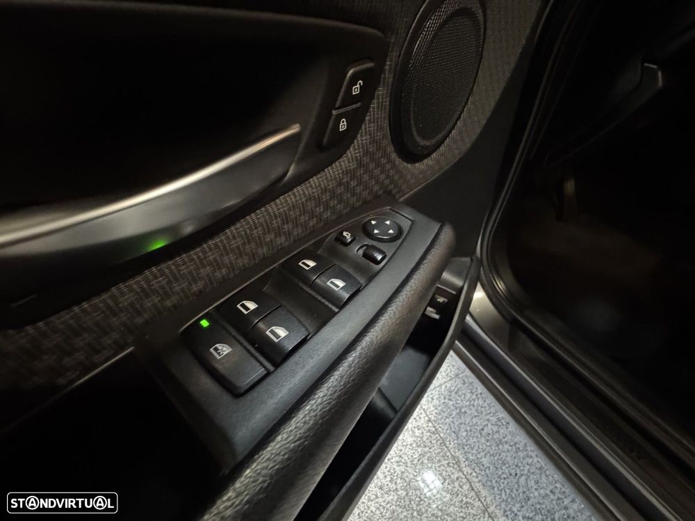 BMW 216 Active Tourer d Line Luxury Auto - 25