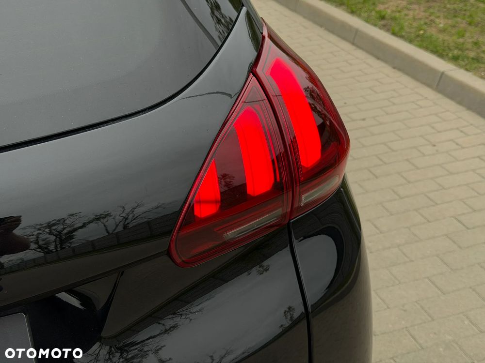 Peugeot 2008 1.2 PureTech Allure S&S - 11