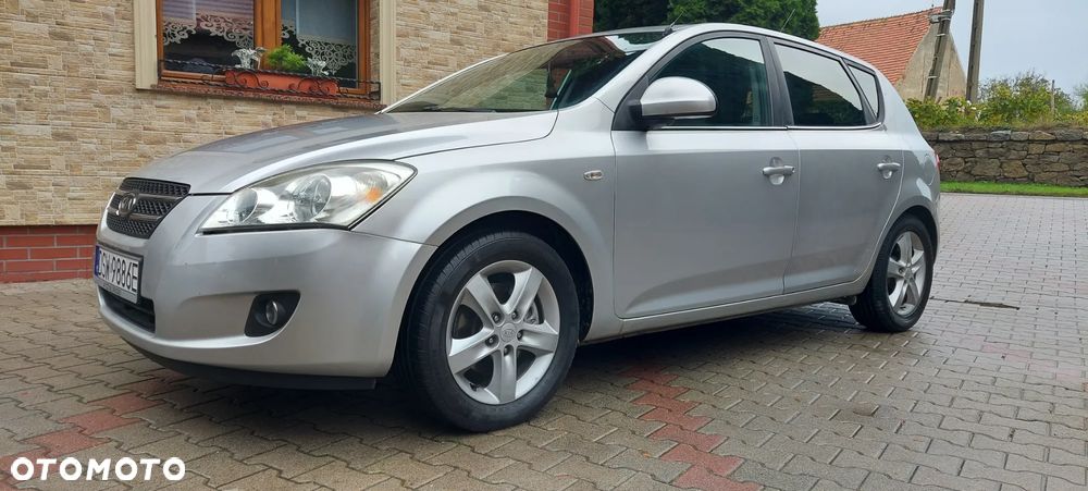 Kia Ceed - 10