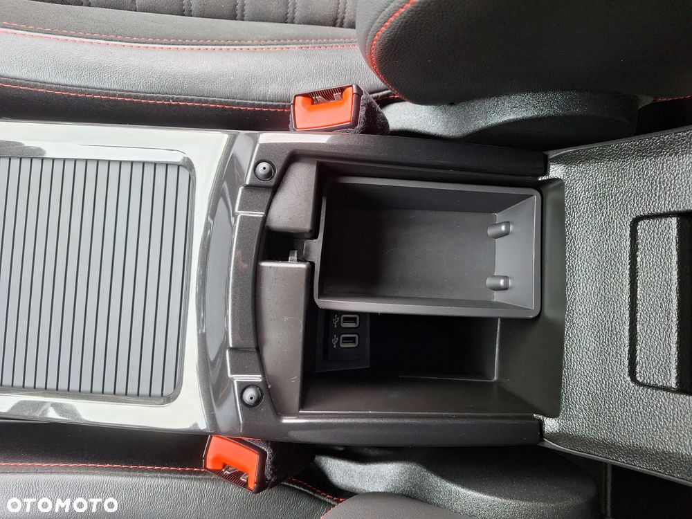 Ford Kuga 1.5 EcoBoost 2x4 ST-Line - 29