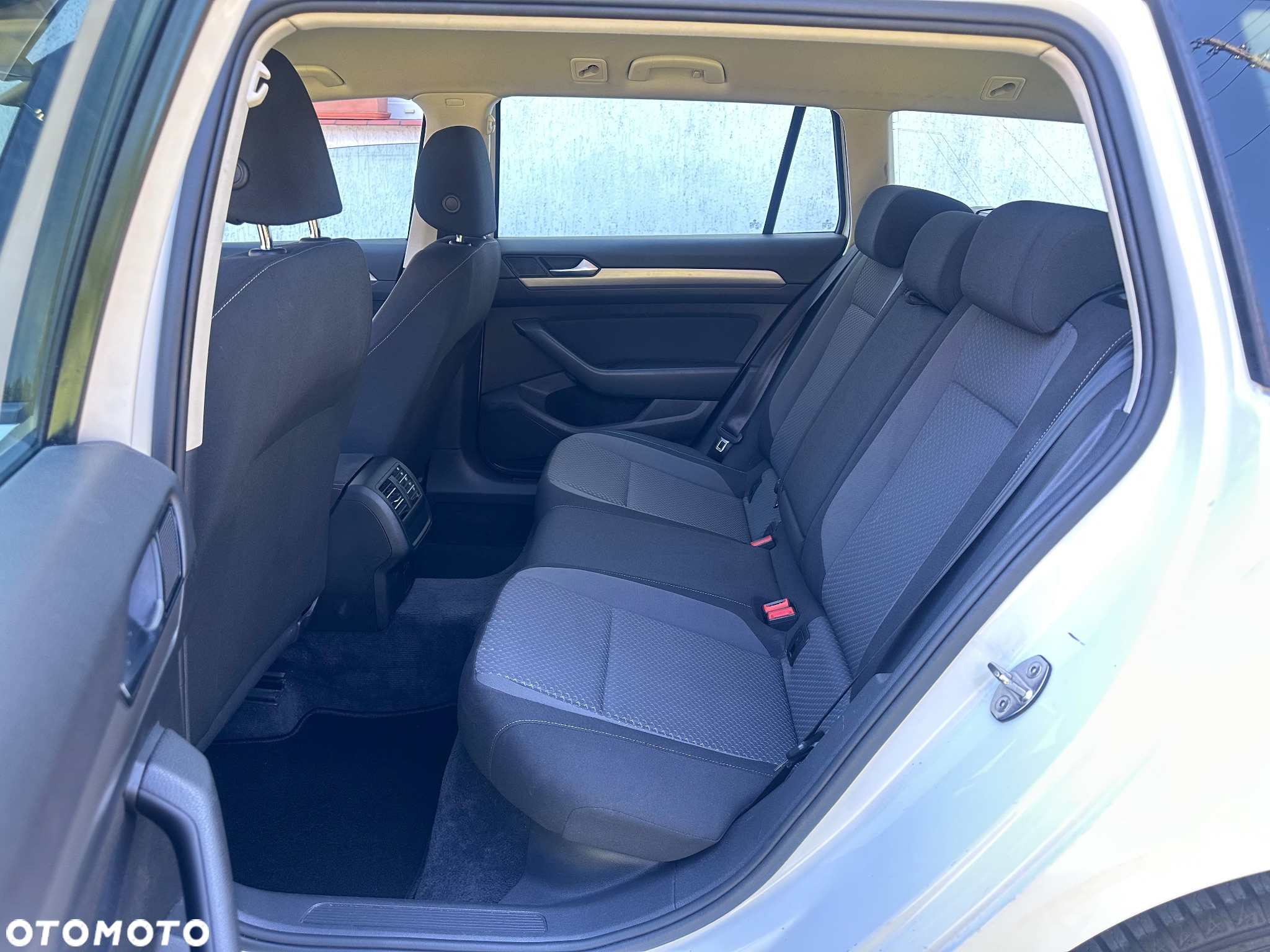 Volkswagen Passat Variant 1.6 TDI SCR BlueMotion Trendline - 11
