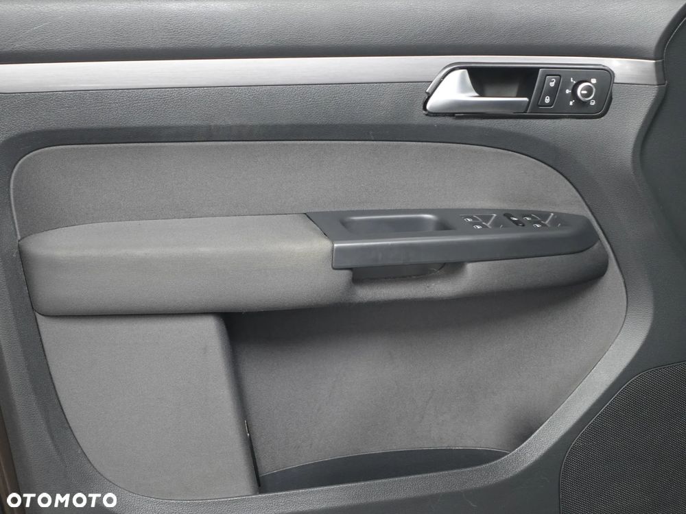 Volkswagen Touran - 18