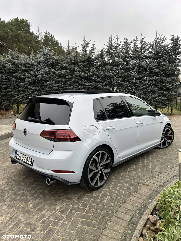 Volkswagen Golf - 8