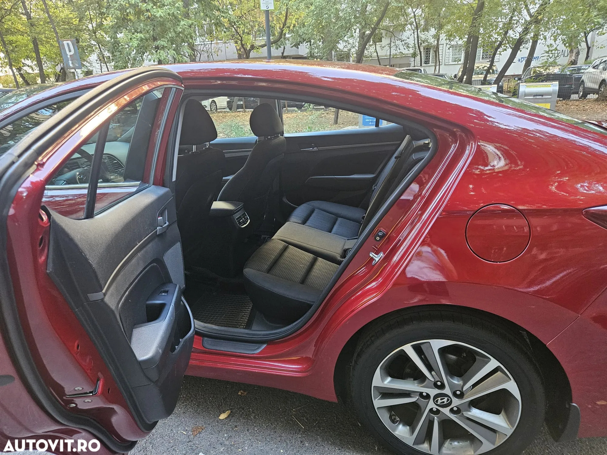 Hyundai Elantra 1.6 CRDI Comfort - 6
