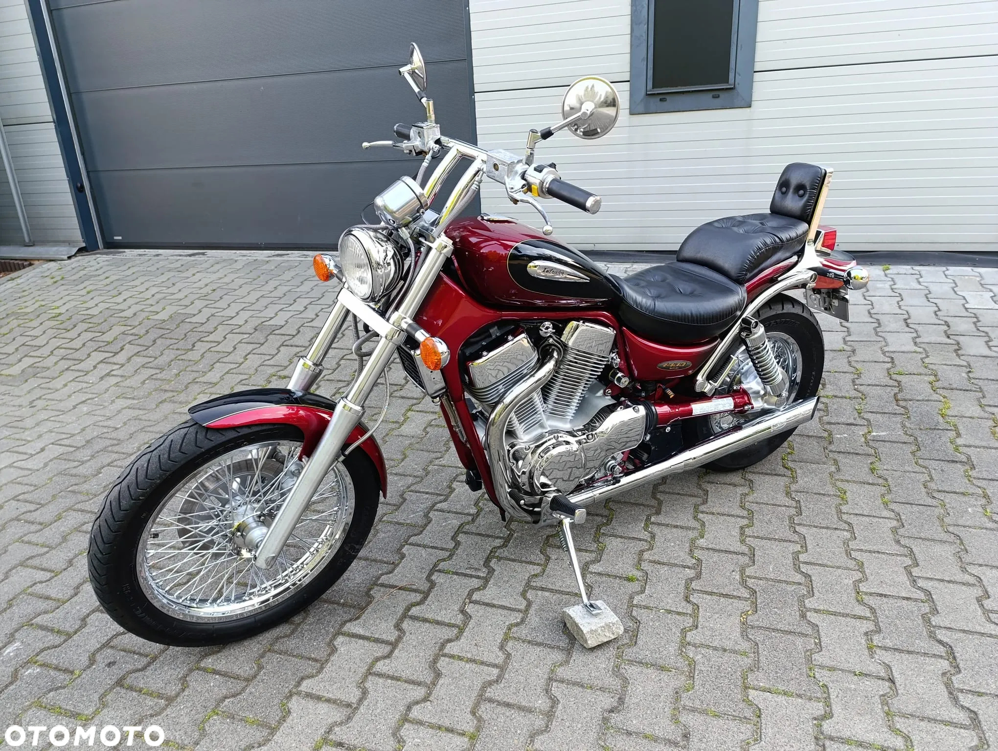 Suzuki Intruder - 11