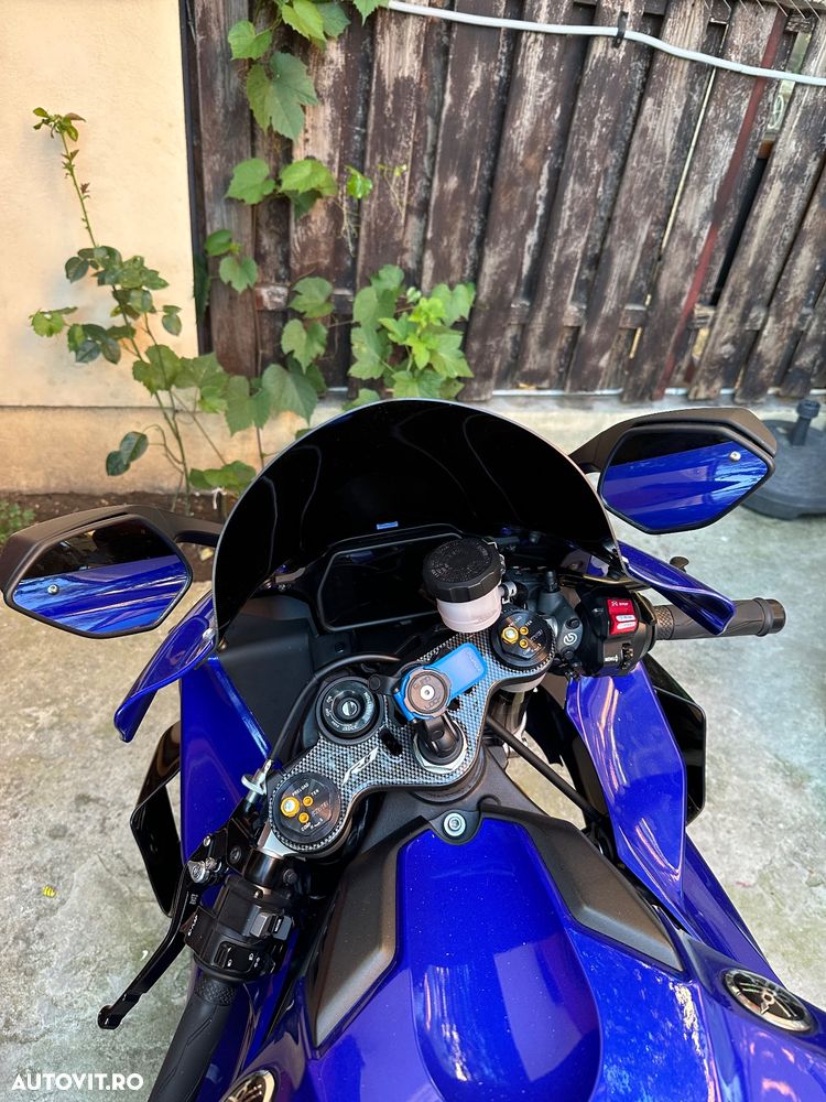 Yamaha YZF 1000 R1 - 4