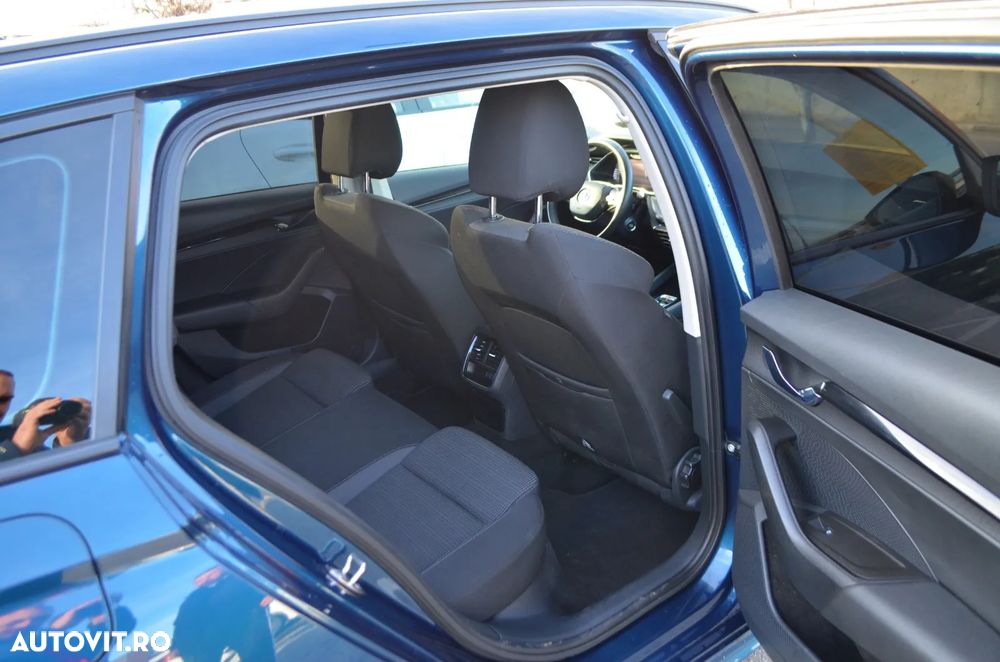 Skoda Octavia Combi 2.0 TDI DSG Selection - 24