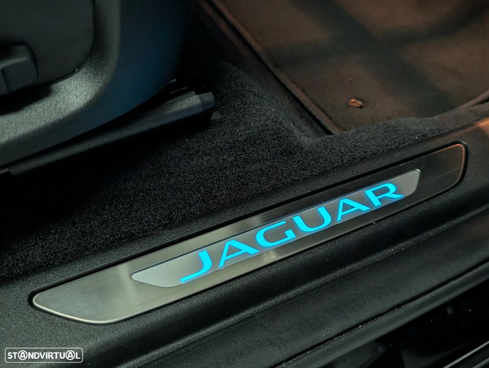 Jaguar E-Pace 1.5 P300e R-Dynamic HSE AWD Aut. - 6