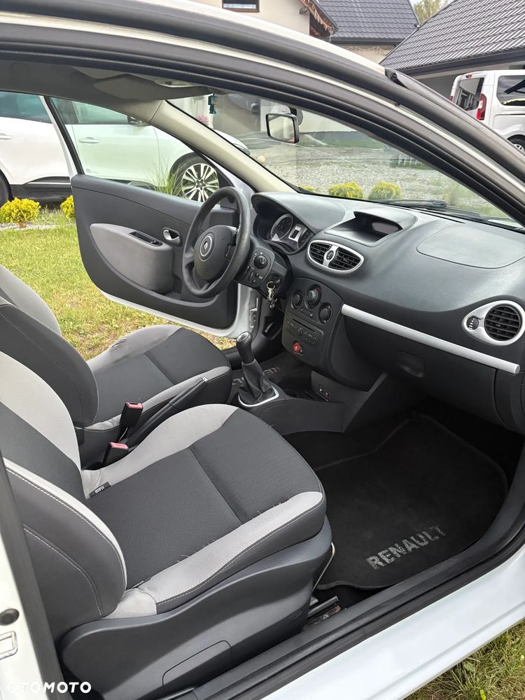 Renault Clio 1.5 dCi Alize - 12