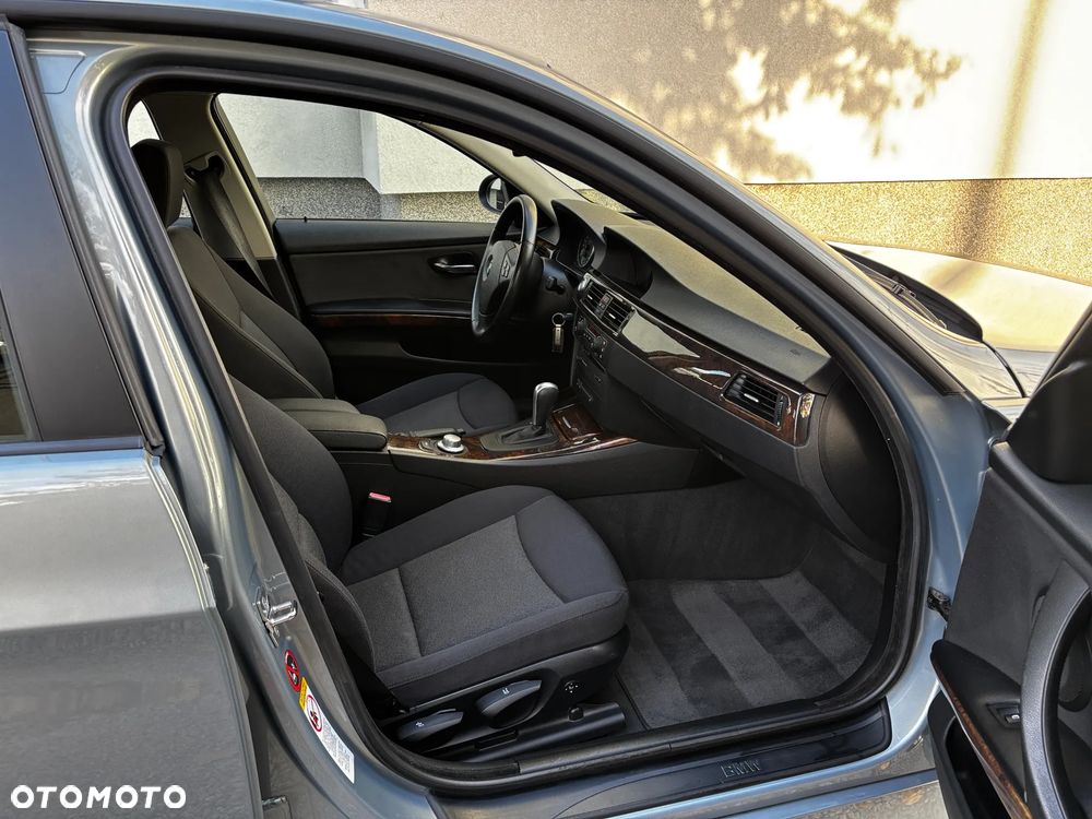 BMW Seria 3 320i - 11