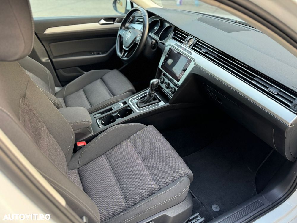 Volkswagen Passat 2.0 TDI SCR DSG (BlueM Tech) Comfortline - 13