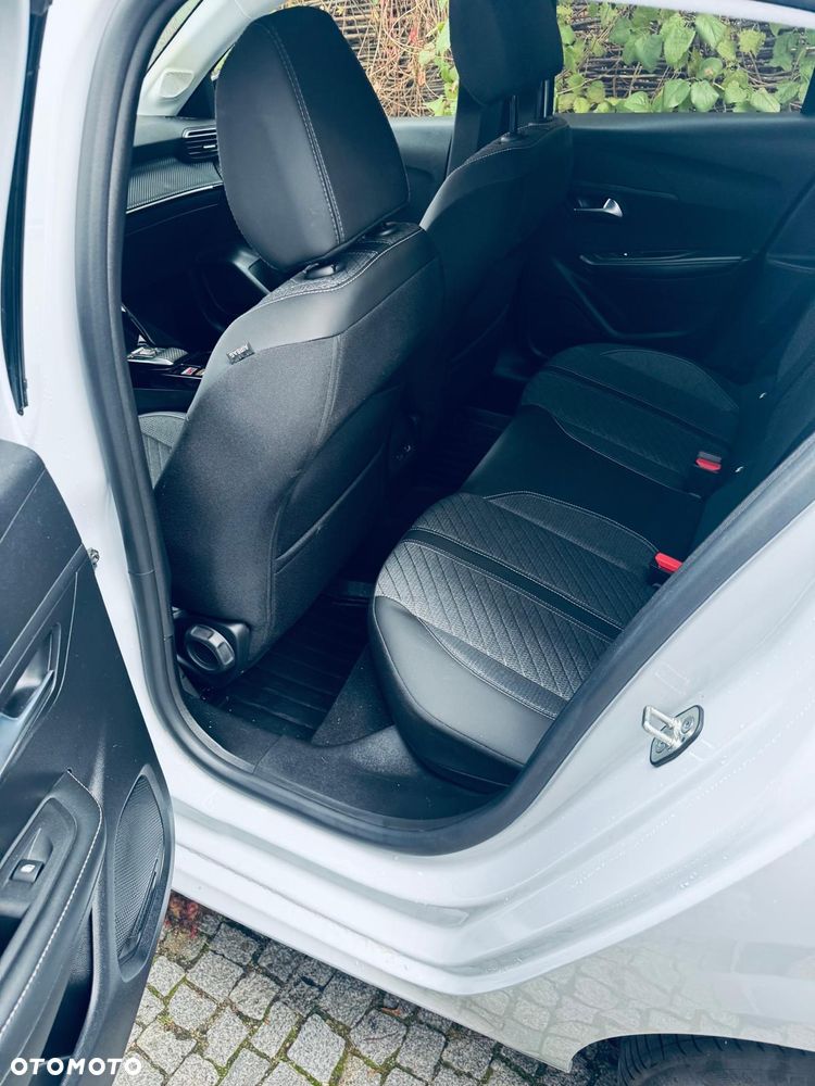 Peugeot 208 - 10