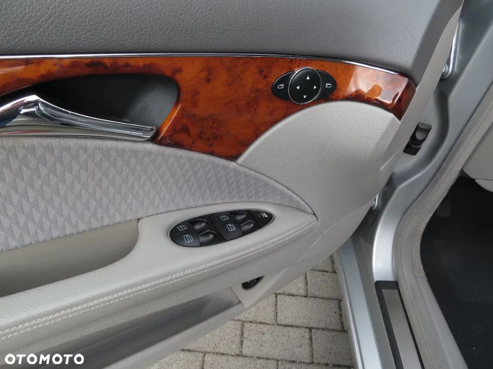 Mercedes-Benz Klasa E 320 Elegance - 22