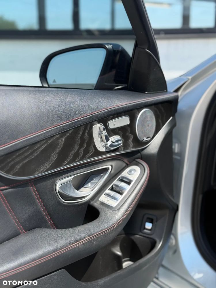 Mercedes-Benz Klasa C AMG 43 4-Matic - 32