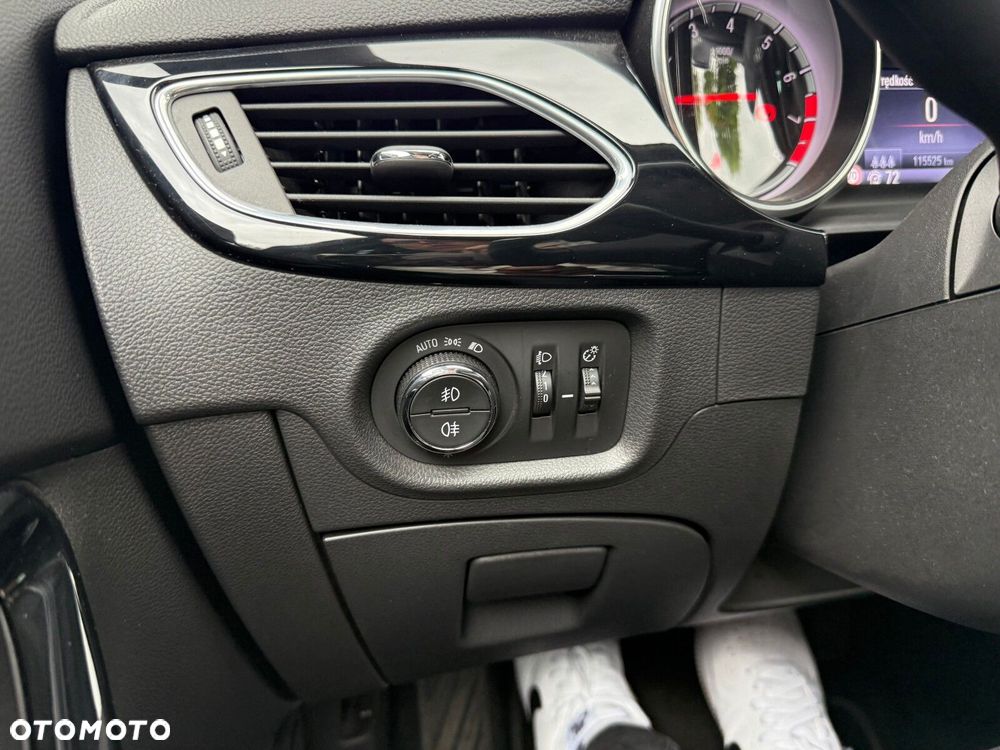 Opel Astra 1.6 T Dynamic S&S - 27