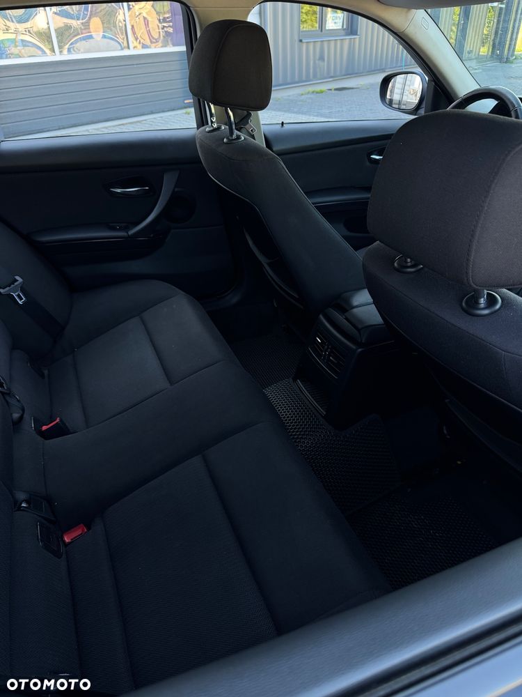 BMW Seria 3 318d - 15