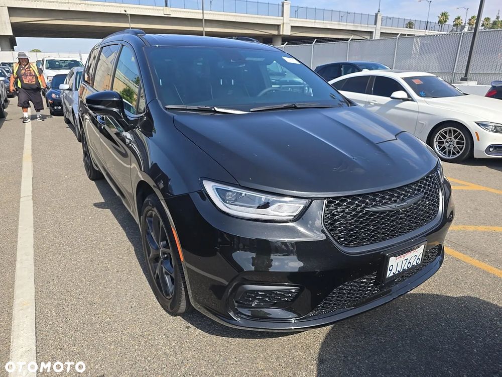 Chrysler Pacifica - 2