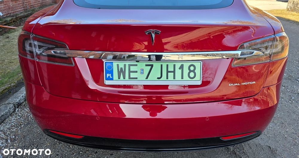 Tesla Model S - 4