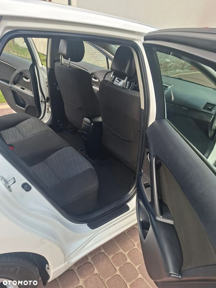 Toyota Avensis 1.8 Life - 13