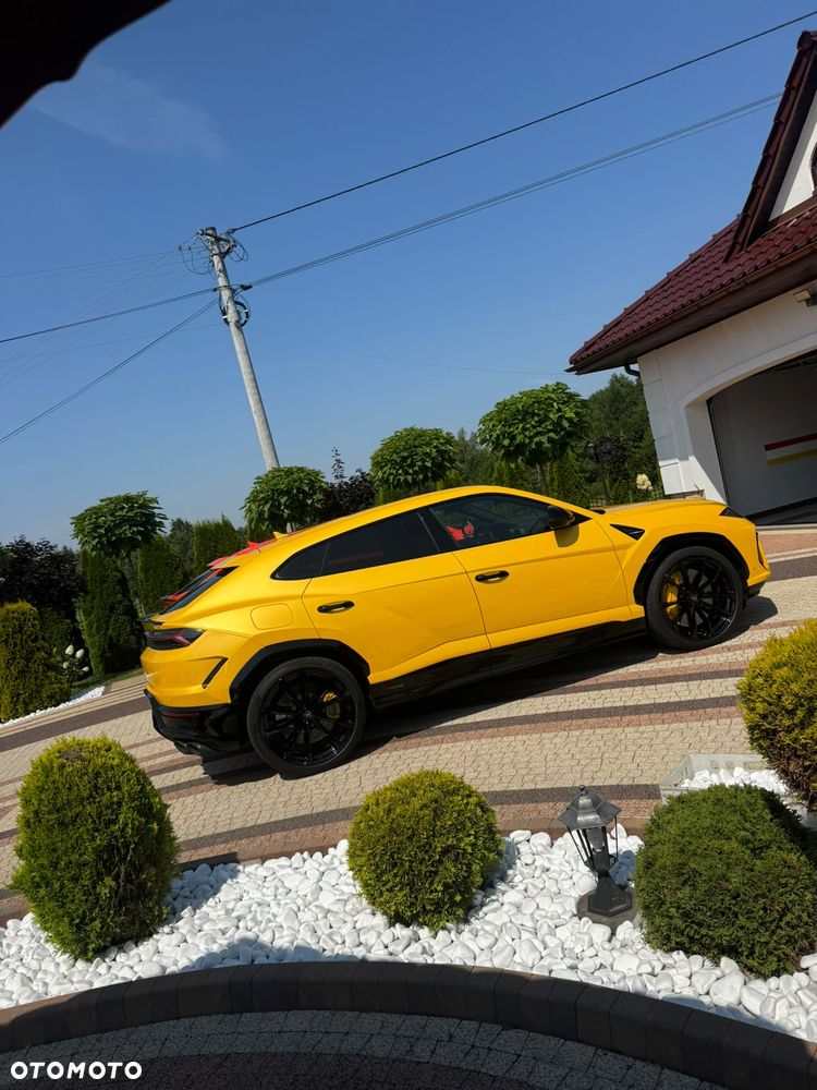 Lamborghini Urus - 1