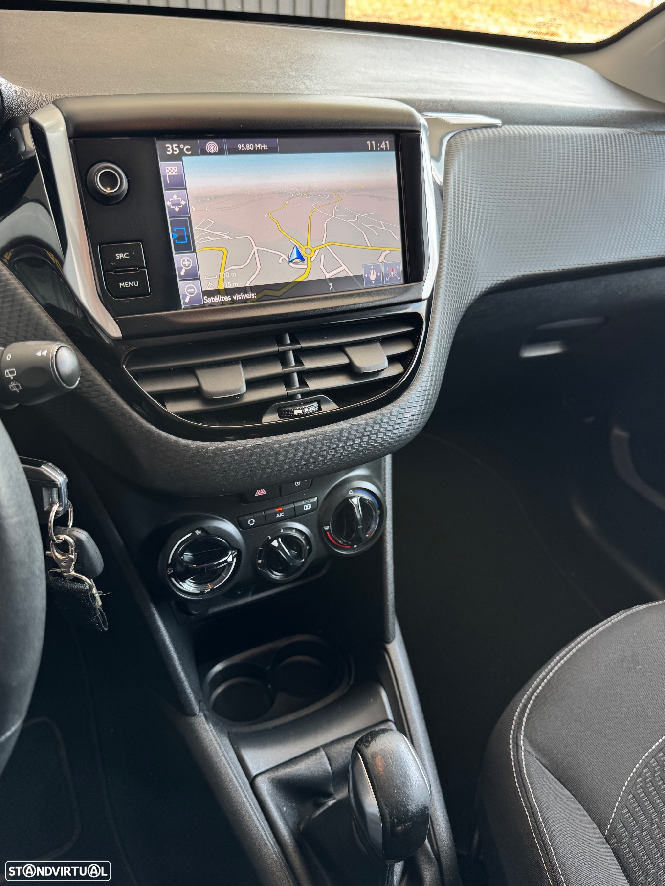 Peugeot 208 1.2 VTi SE Style - 9