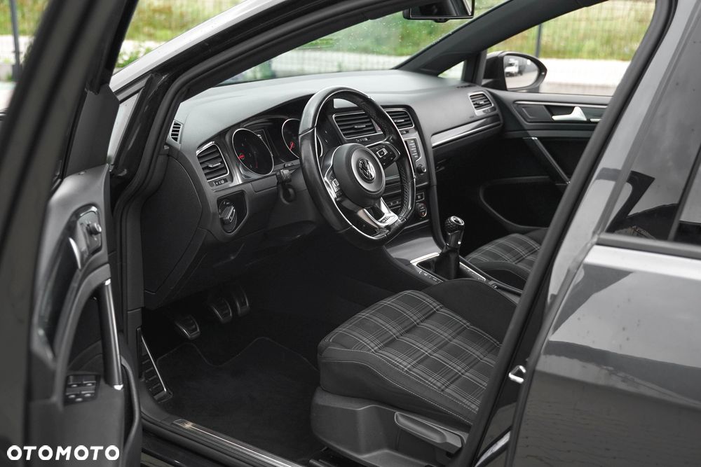 Volkswagen Golf - 13