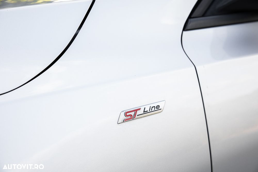 Ford Focus - 32