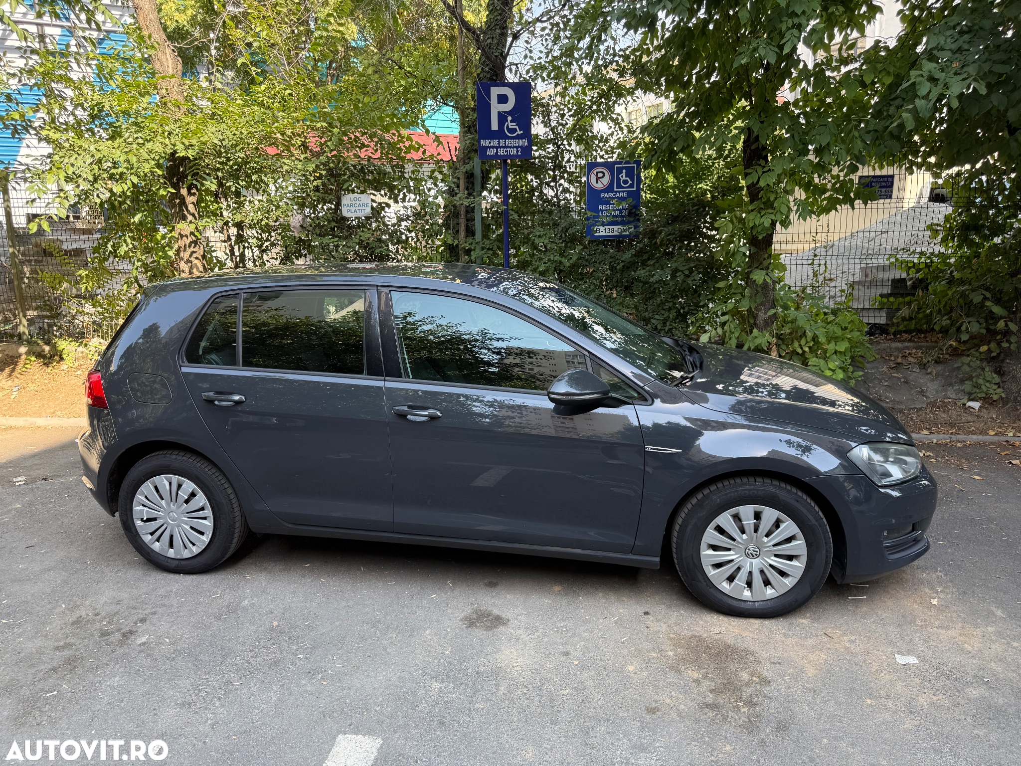 Volkswagen Golf 1.6 TDI DPF BMT Trendline - 33
