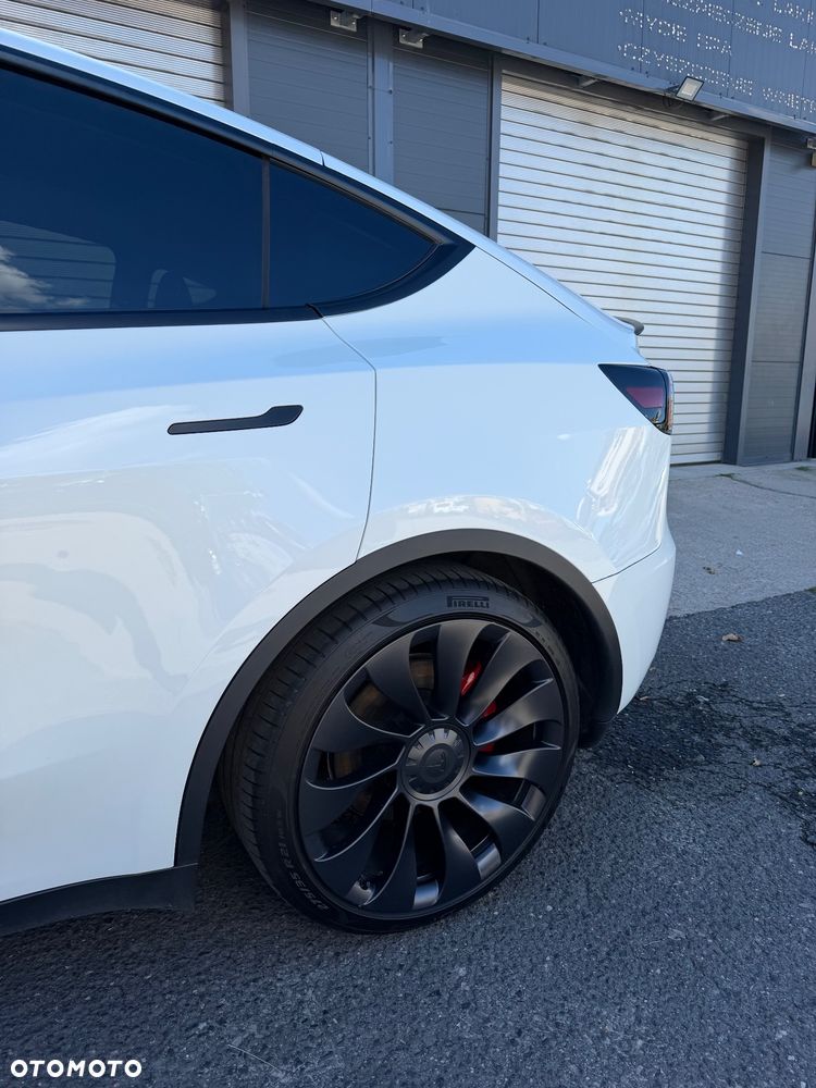 Tesla Model Y Performance AWD - 18