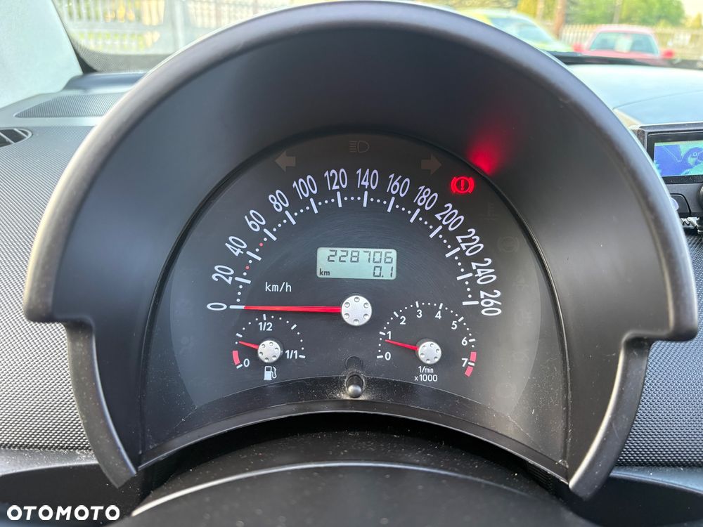 Volkswagen New Beetle - 34