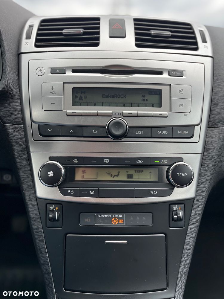 Toyota Avensis 1.6 Comfort - 22