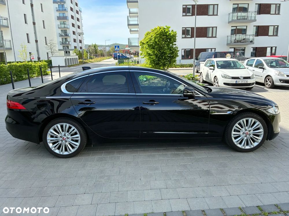 Jaguar XF 20t Prestige - 4