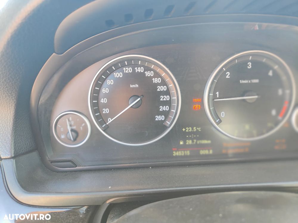 BMW Seria 5 525d xDrive Touring - 17