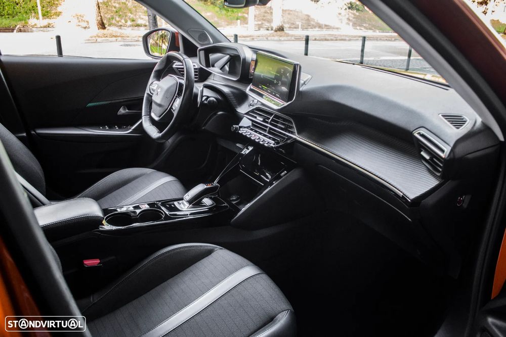 Peugeot 2008 1.5 BlueHDi Allure EAT8 - 27