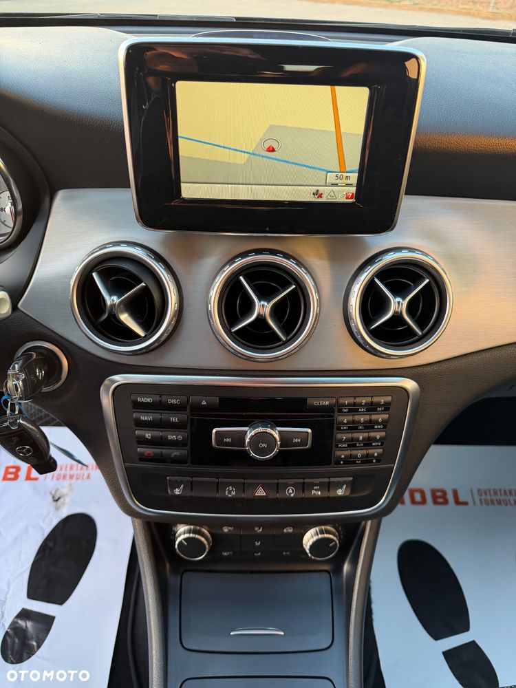 Mercedes-Benz GLA 200 7G-DCT - 27