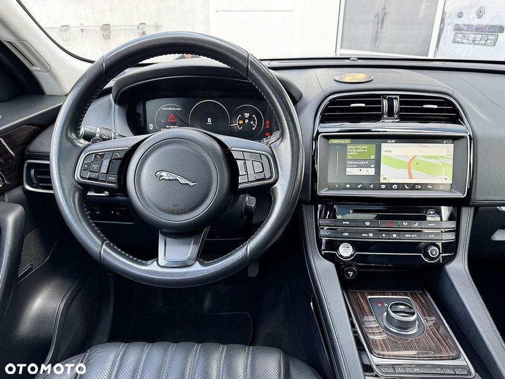 Jaguar F-Pace 2.0 i4D AWD Prestige - 8