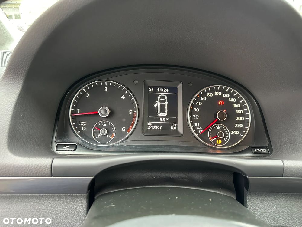 Volkswagen Touran 1.6 TDI DPF STYLE - 24