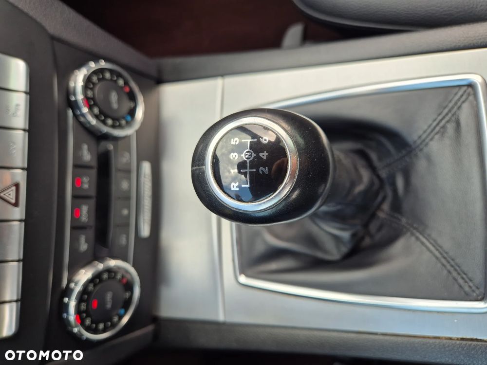 Mercedes-Benz Klasa C 180 BlueEFFICIENCY Avantgarde - 31