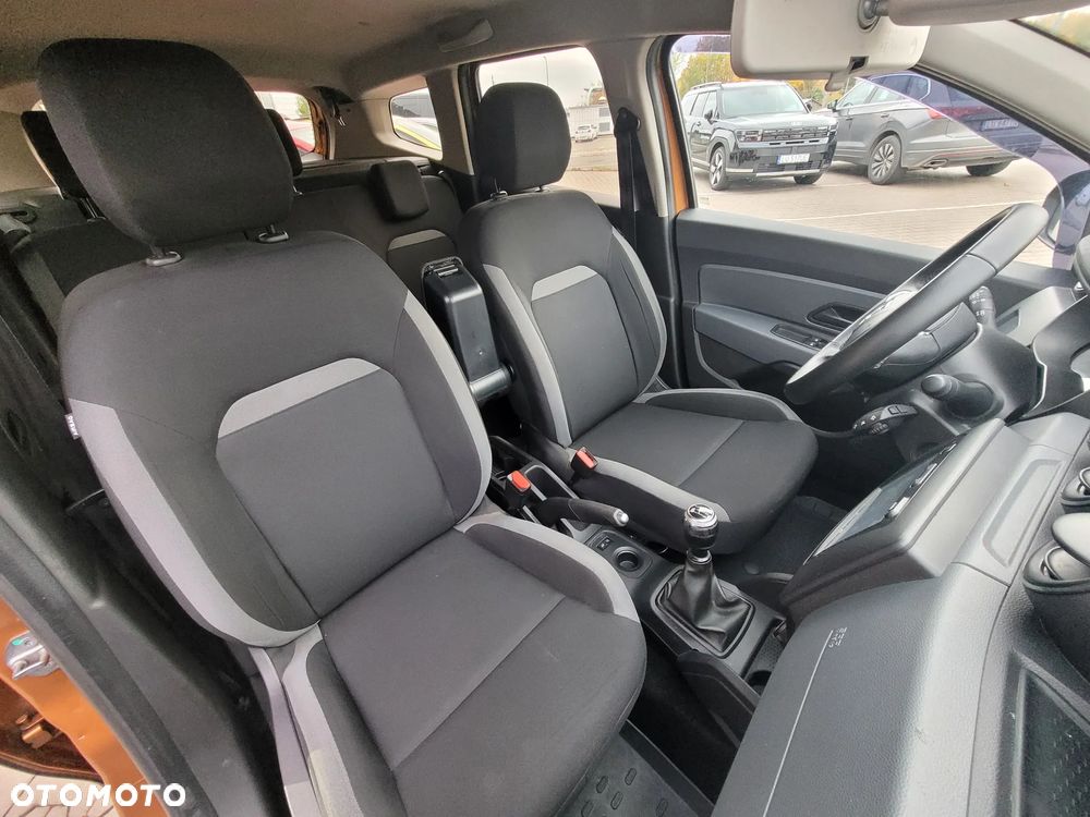 Dacia Duster 1.6 SCe Essential - 17
