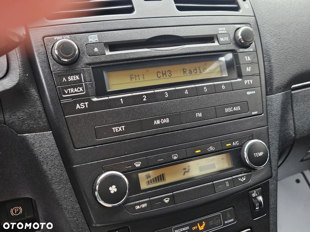 Toyota Avensis 2.0 D-4D - 19