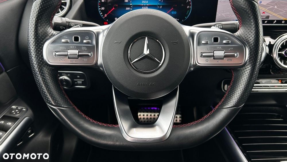 Mercedes-Benz GLA - 16