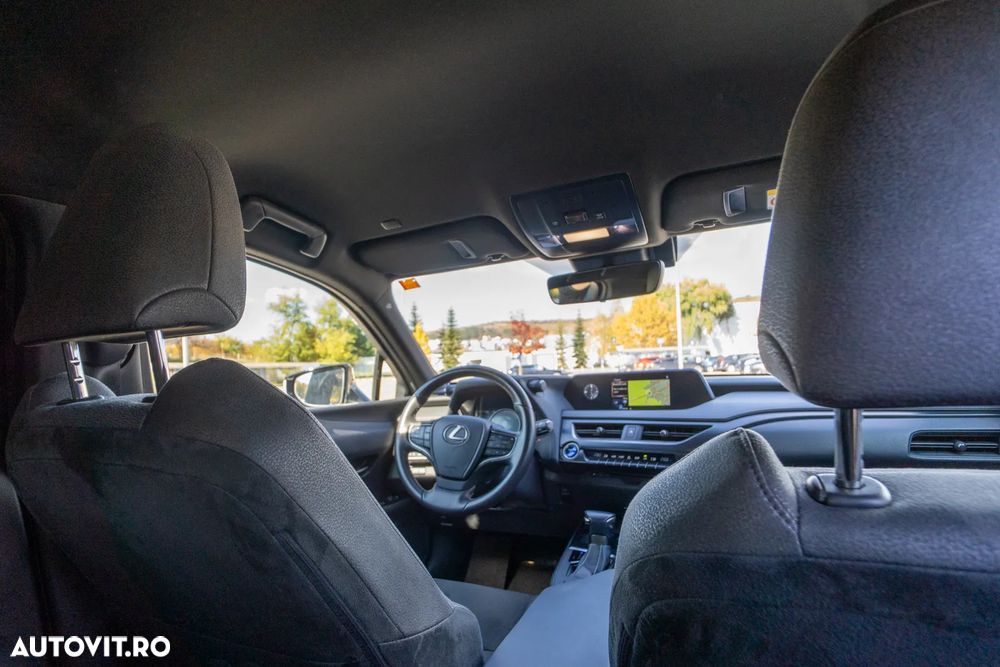 Lexus UX 250h Business Edition - 10