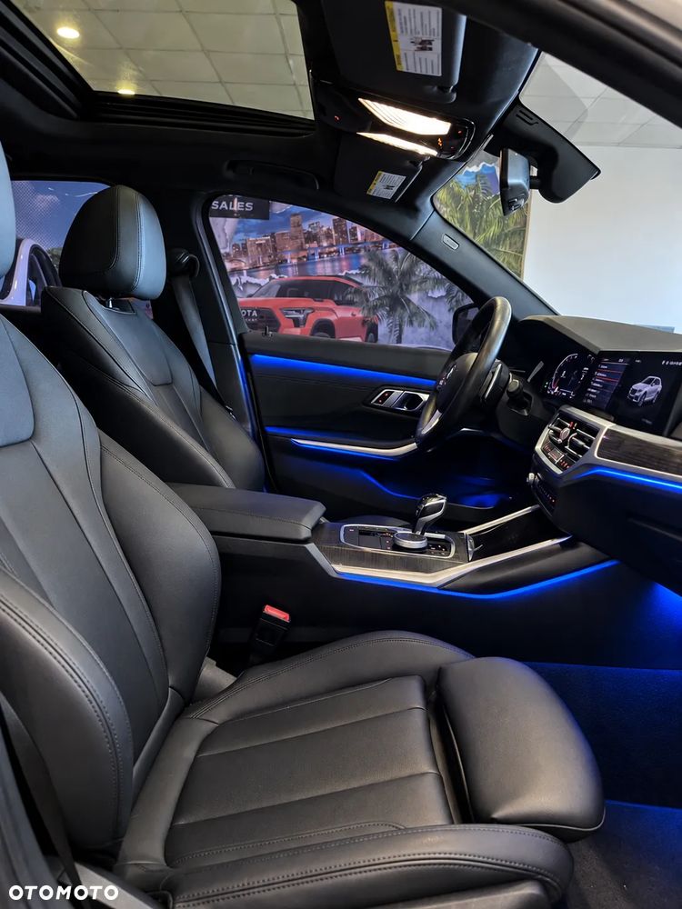 BMW Seria 3 330i M Sport - 10