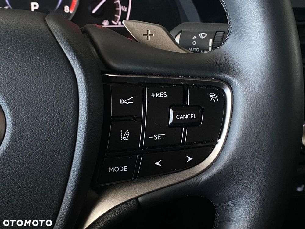 Lexus ES 300h Business Edition - 28