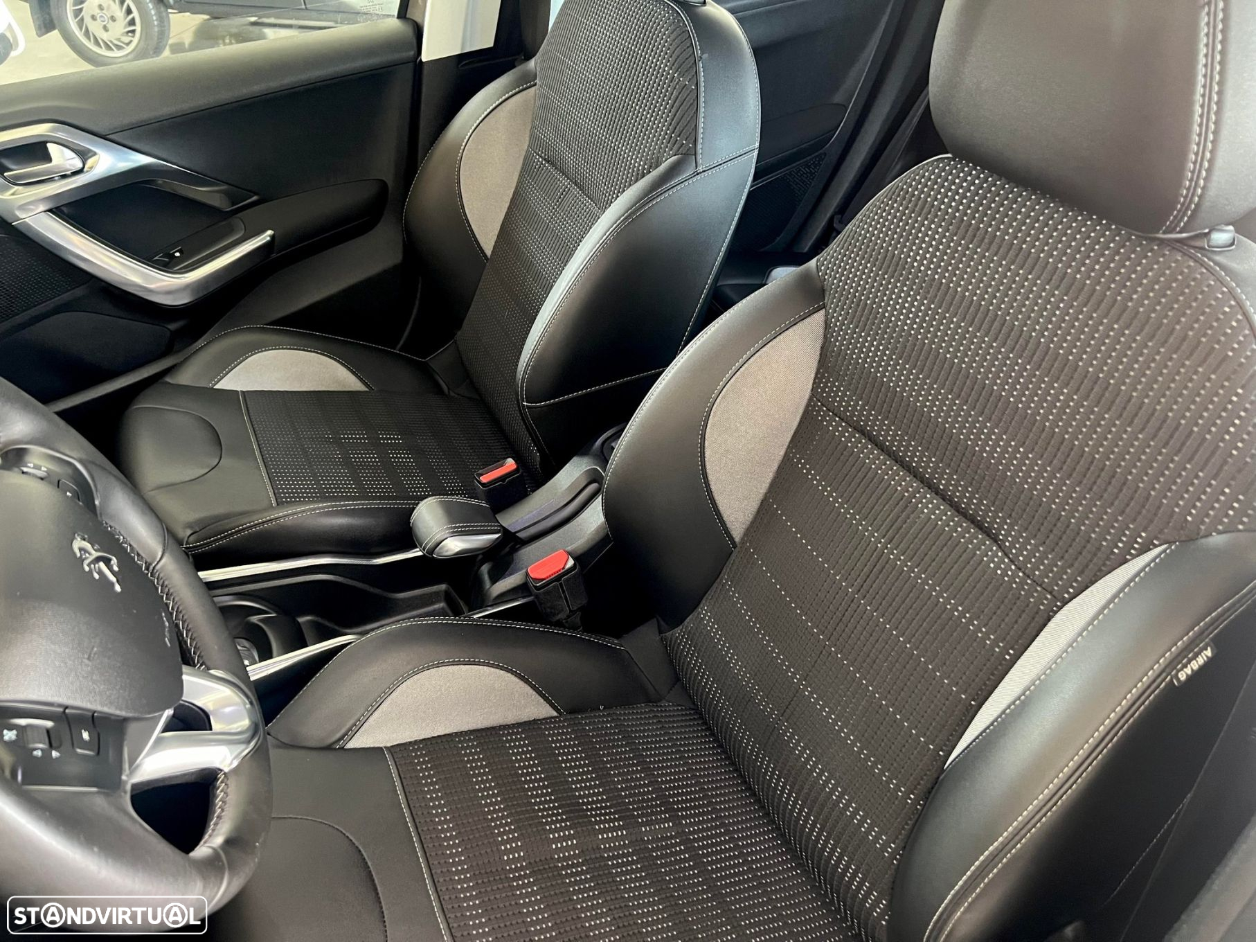 Peugeot 2008 1.6 e-HDi Allure 2-Tronic - 27